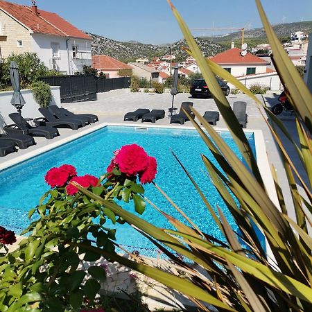 Villa Barbara & Zoran With Heated Swimming Pool Seget Vranjica Bagian luar foto