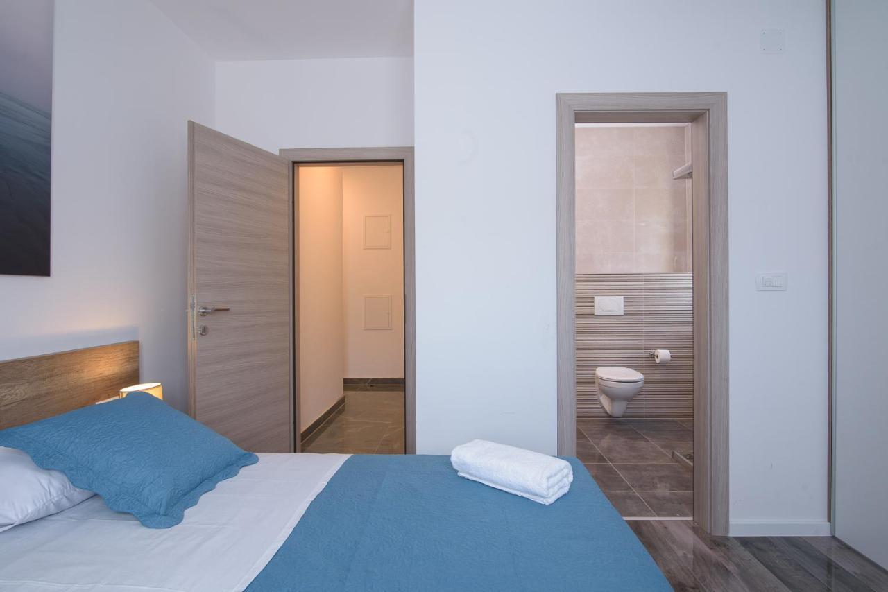 Villa Barbara & Zoran With Heated Swimming Pool Seget Vranjica Bagian luar foto