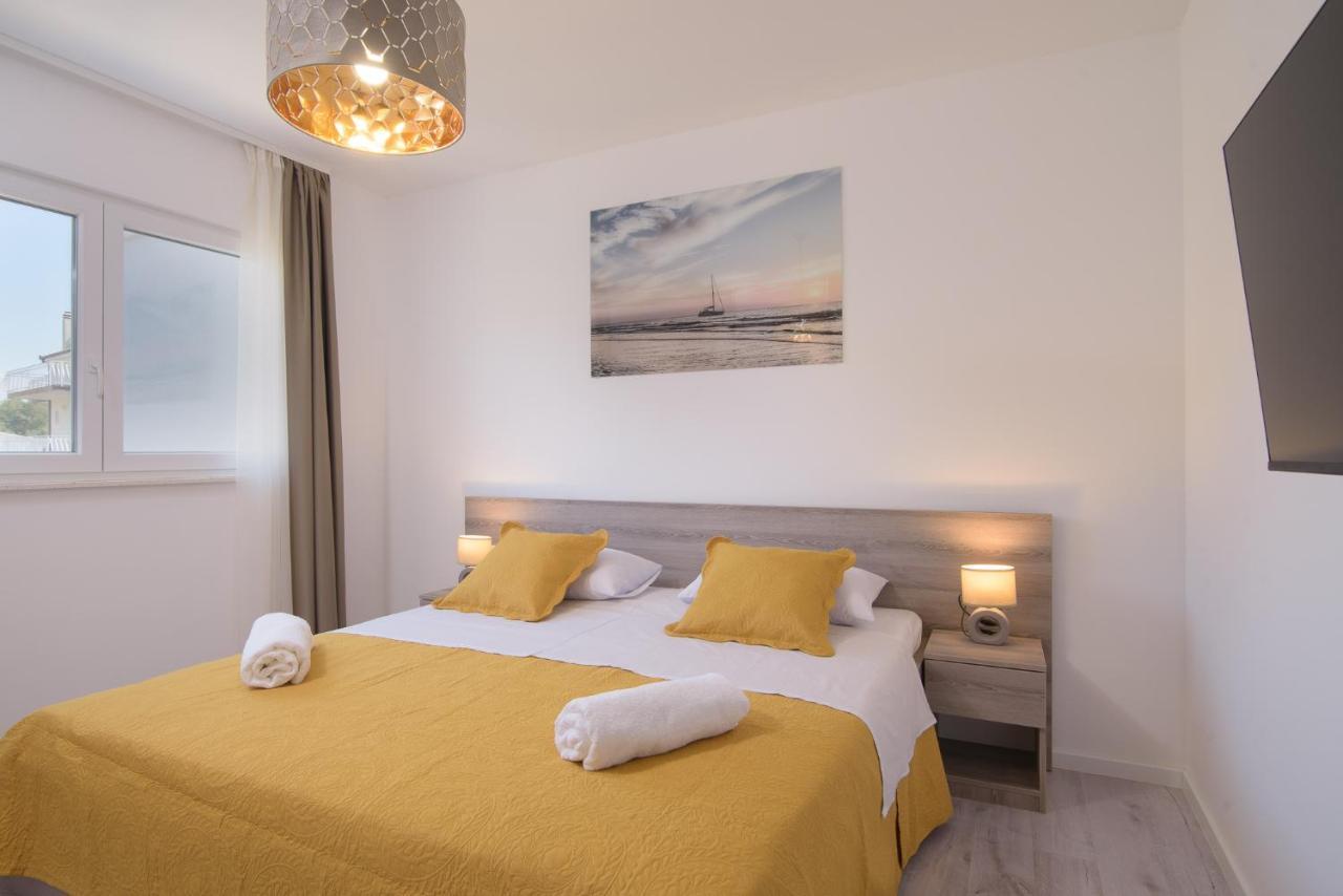 Villa Barbara & Zoran With Heated Swimming Pool Seget Vranjica Bagian luar foto