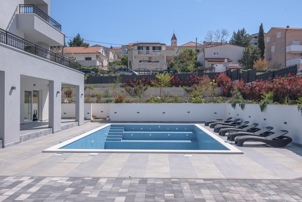 Villa Barbara & Zoran With Heated Swimming Pool Seget Vranjica Bagian luar foto