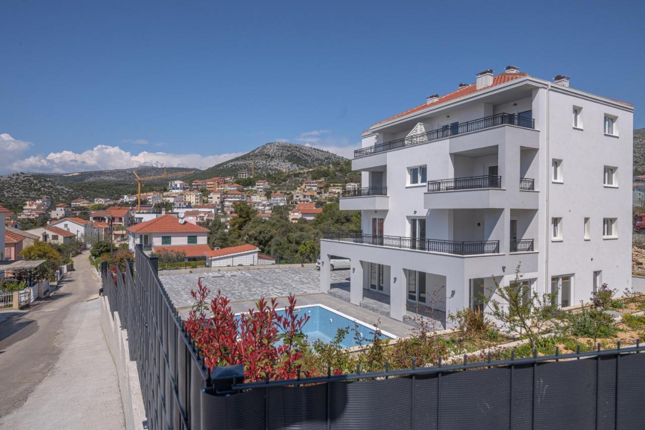 Villa Barbara & Zoran With Heated Swimming Pool Seget Vranjica Bagian luar foto