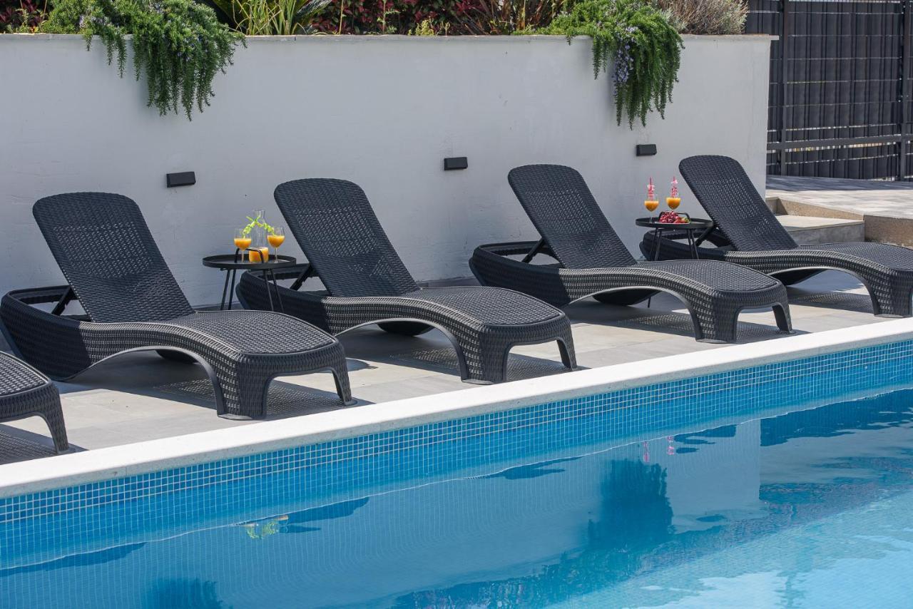Villa Barbara & Zoran With Heated Swimming Pool Seget Vranjica Bagian luar foto