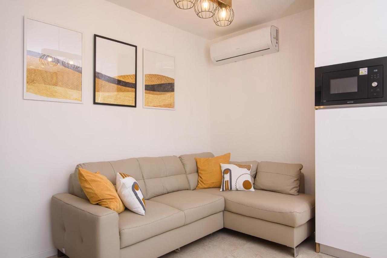 Villa Barbara & Zoran With Heated Swimming Pool Seget Vranjica Bagian luar foto
