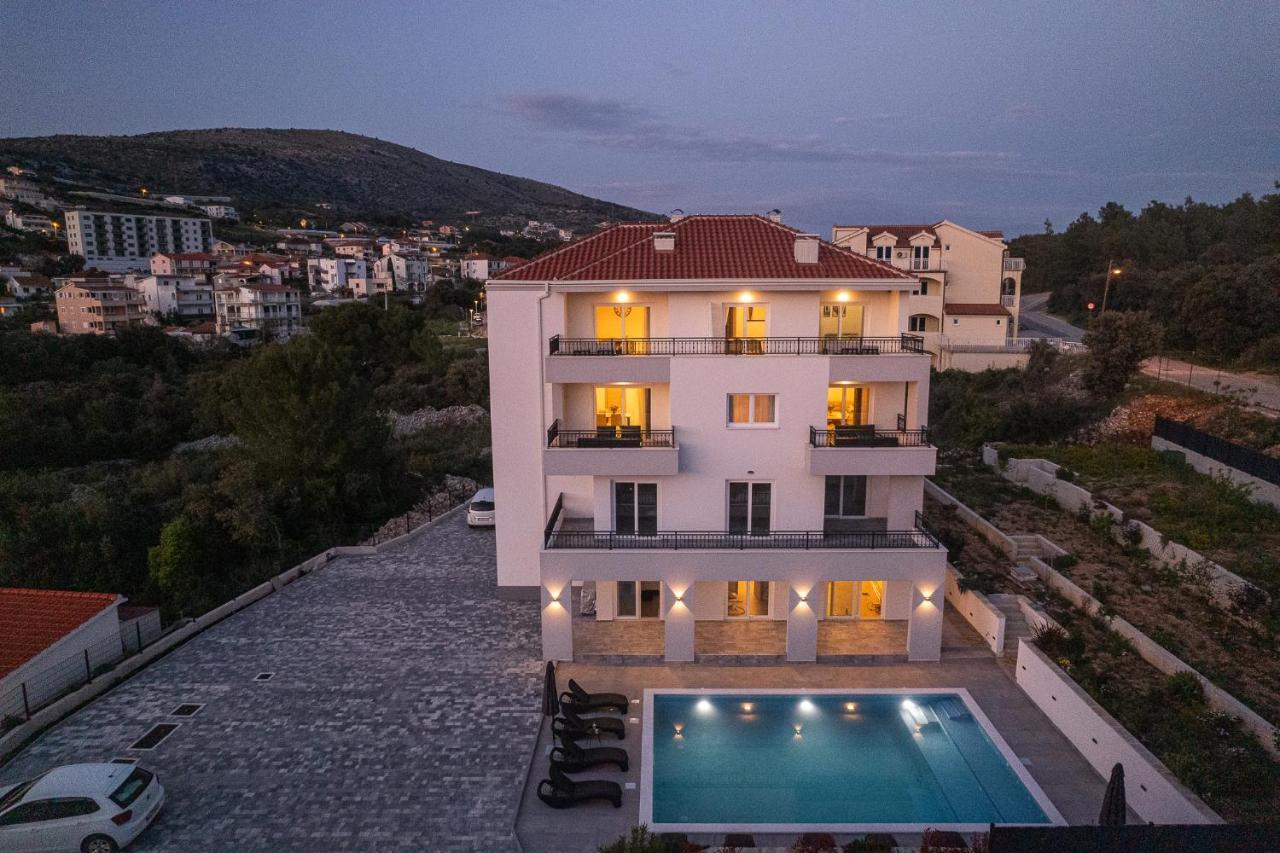 Villa Barbara & Zoran With Heated Swimming Pool Seget Vranjica Bagian luar foto