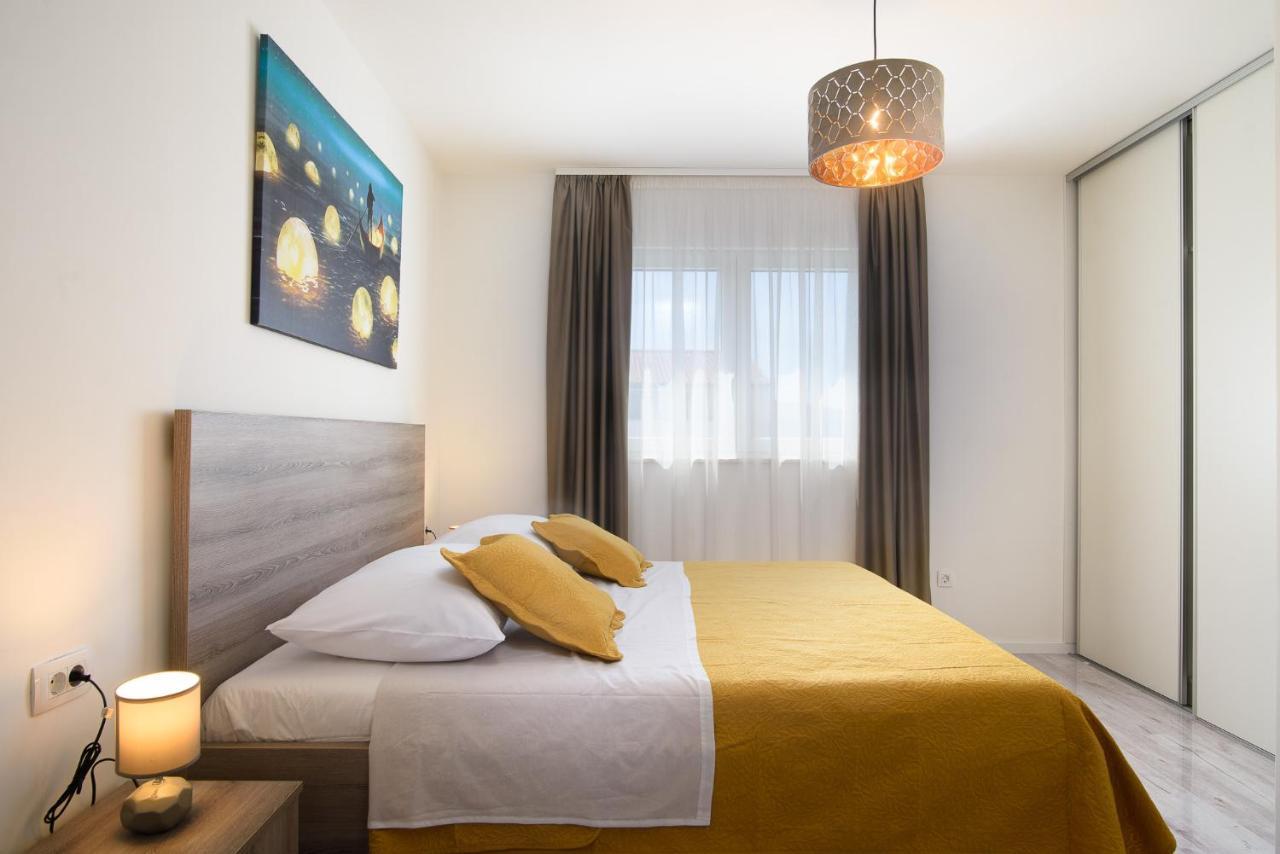 Villa Barbara & Zoran With Heated Swimming Pool Seget Vranjica Bagian luar foto