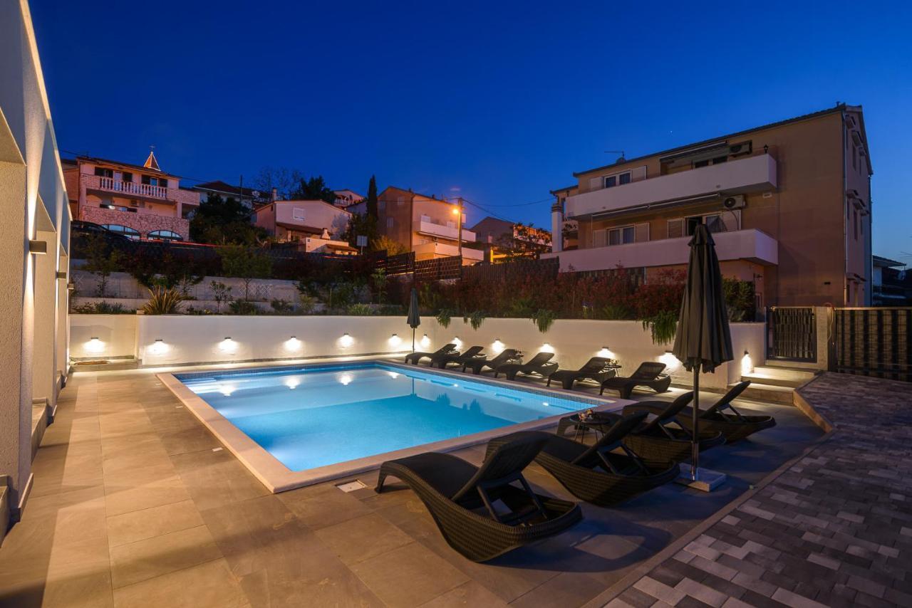 Villa Barbara & Zoran With Heated Swimming Pool Seget Vranjica Bagian luar foto