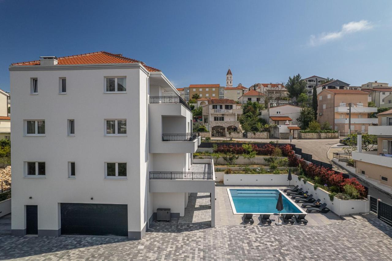 Villa Barbara & Zoran With Heated Swimming Pool Seget Vranjica Bagian luar foto