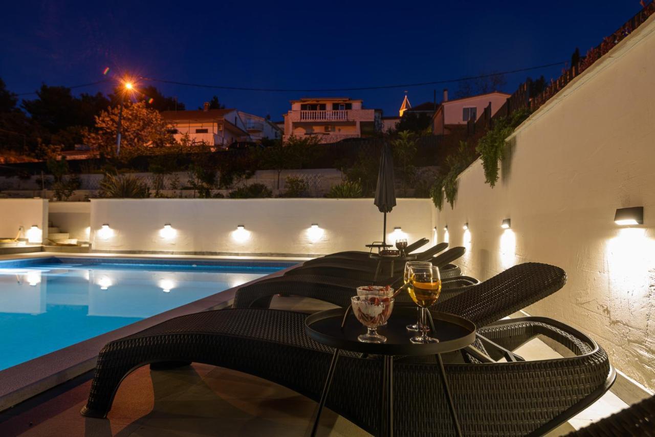 Villa Barbara & Zoran With Heated Swimming Pool Seget Vranjica Bagian luar foto