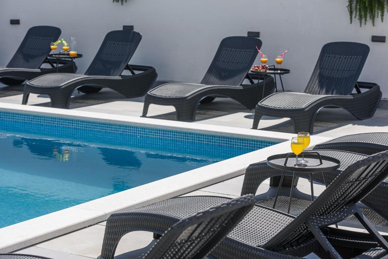 Villa Barbara & Zoran With Heated Swimming Pool Seget Vranjica Bagian luar foto