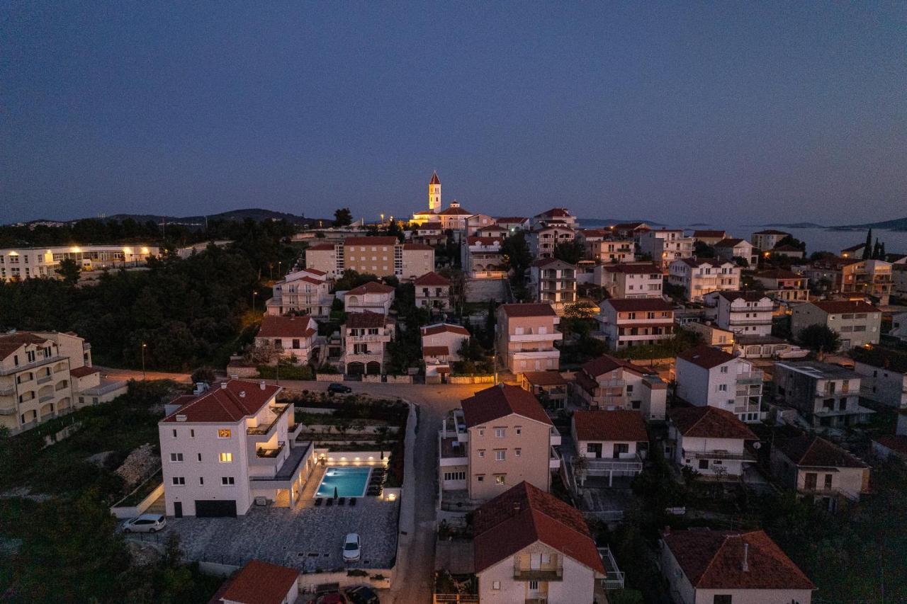 Villa Barbara & Zoran With Heated Swimming Pool Seget Vranjica Bagian luar foto