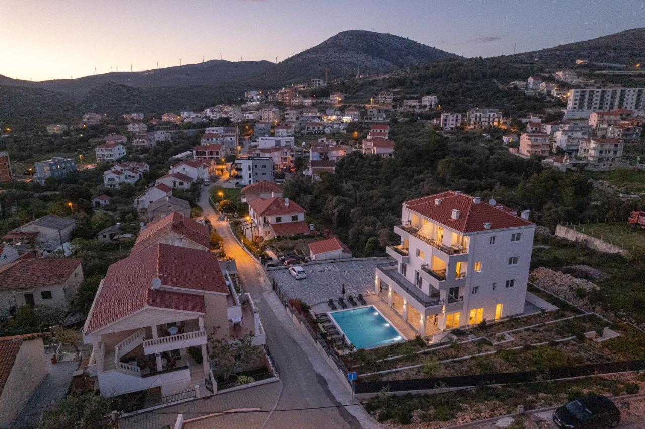 Villa Barbara & Zoran With Heated Swimming Pool Seget Vranjica Bagian luar foto