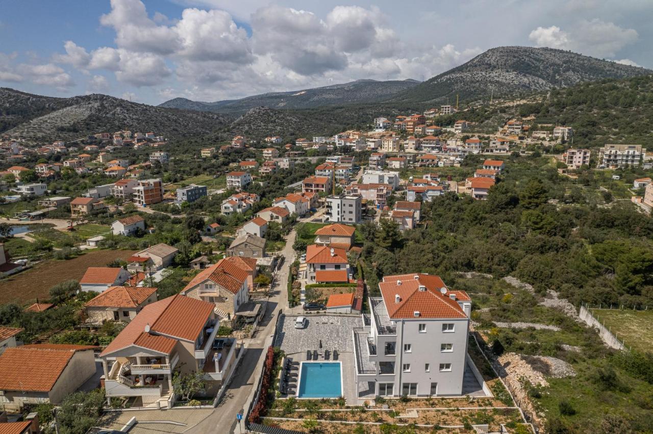 Villa Barbara & Zoran With Heated Swimming Pool Seget Vranjica Bagian luar foto
