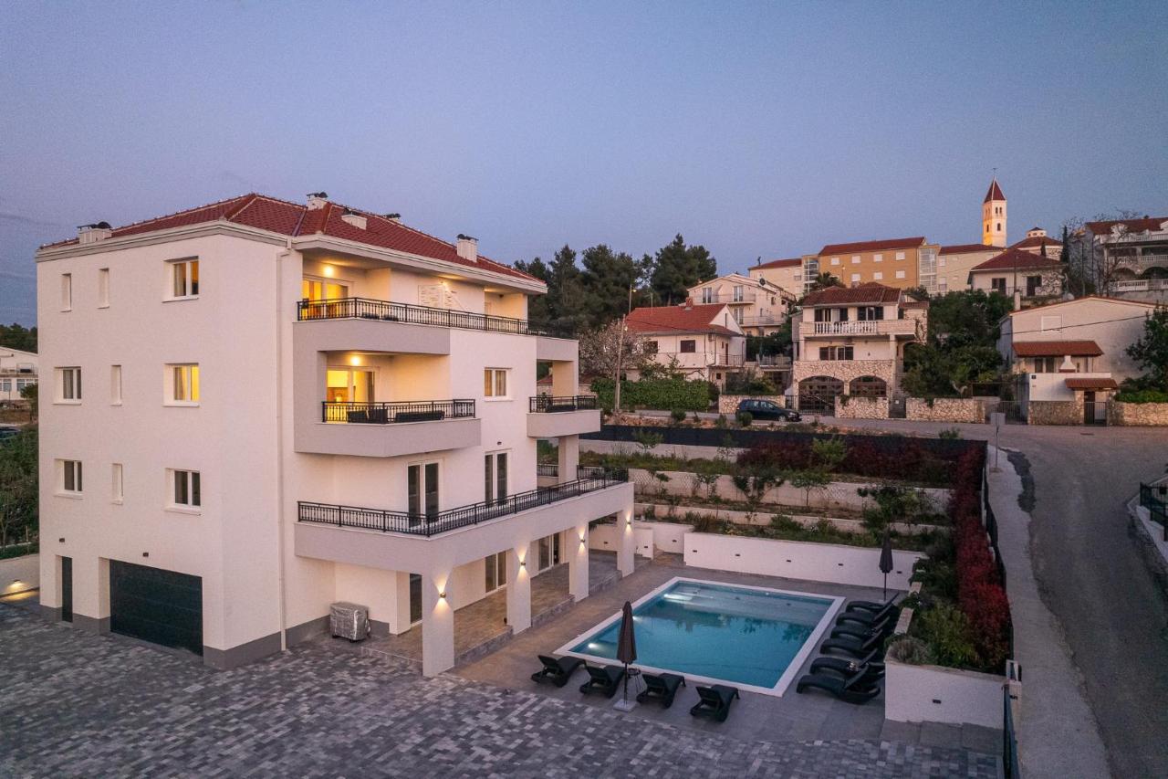 Villa Barbara & Zoran With Heated Swimming Pool Seget Vranjica Bagian luar foto