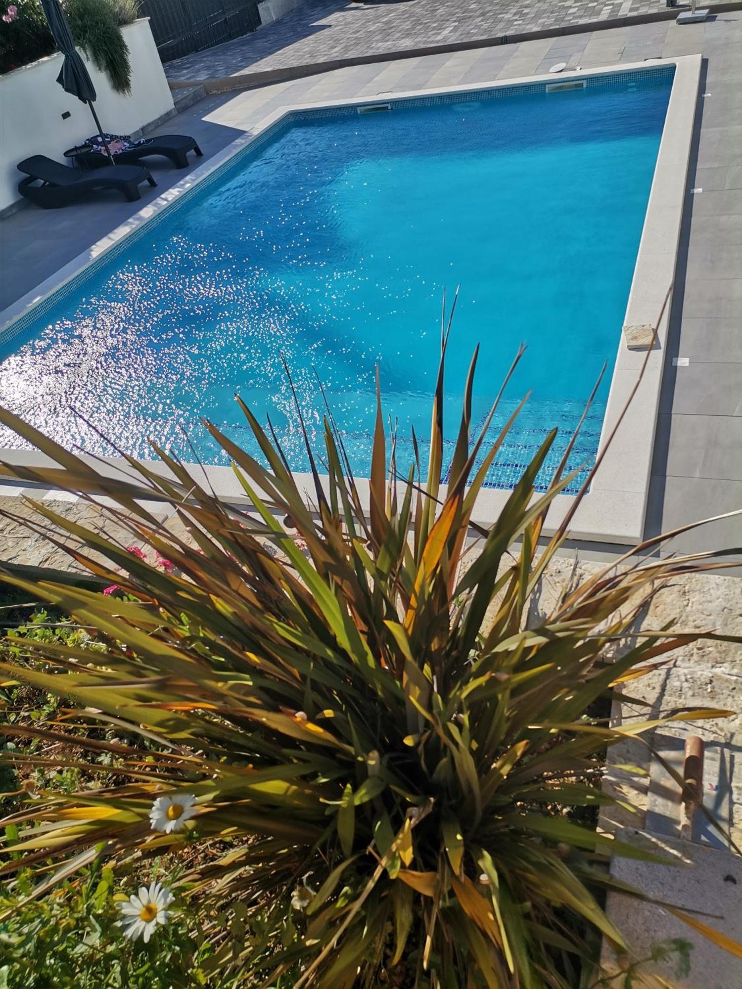 Villa Barbara & Zoran With Heated Swimming Pool Seget Vranjica Bagian luar foto