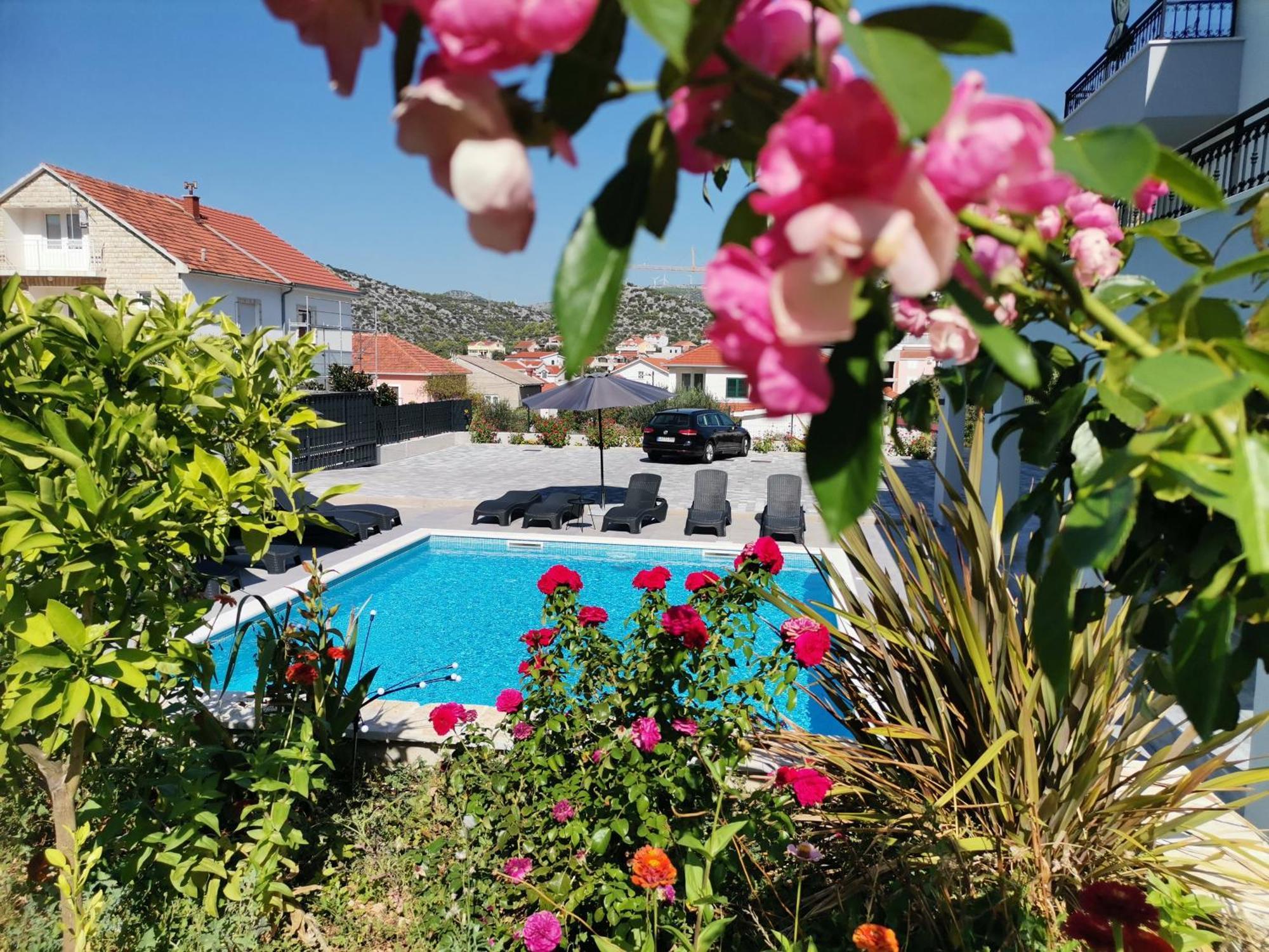 Villa Barbara & Zoran With Heated Swimming Pool Seget Vranjica Bagian luar foto